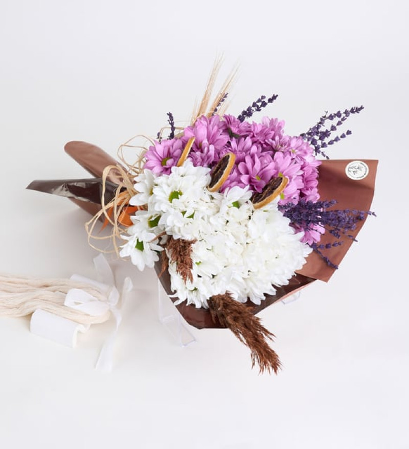 Koyu ve Açık Kahve Bukette Pembe Beyaz Papatyalar