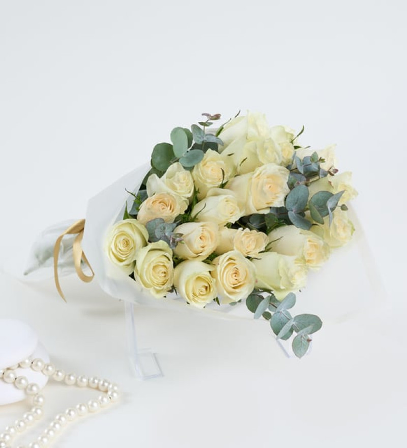 Beyaz Buket Kağıdında 20'li Beyaz Gül Buketi